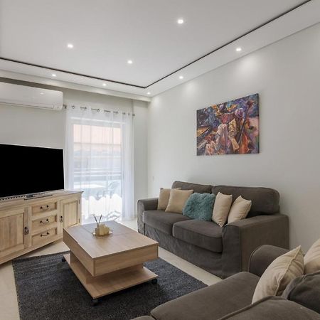 Spacious And Modern Flat For 4 Athens Luaran gambar